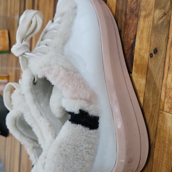 🔥 PRADA White Shearling Leather Sneakers – Size 37 (US 6.5-7) 🔥 - Picture 6 of 11